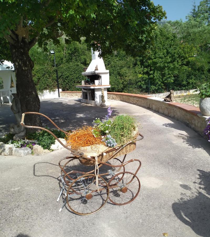 "Il Miglio" Country House Pettorano sul Gizio Bagian luar foto